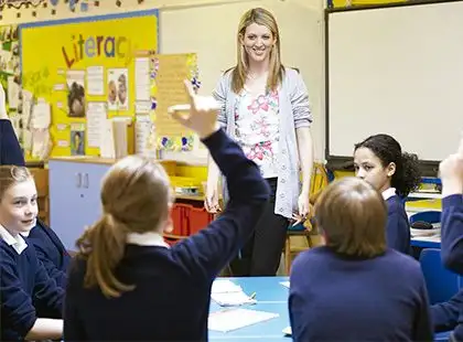 Docência - formação, trabalho e práticas educativas